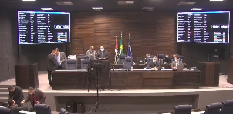 Aprovada pela Câmara, lei que autoriza parceria na Educação já está em vigor