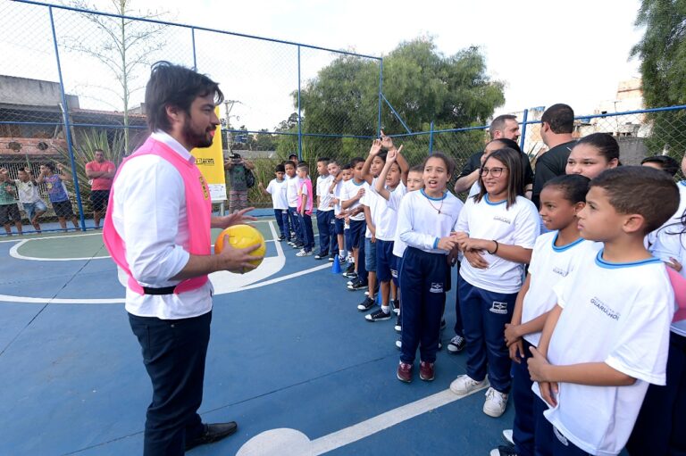 Escolas municipais recebem o projeto Futebol de Rua pela Educação