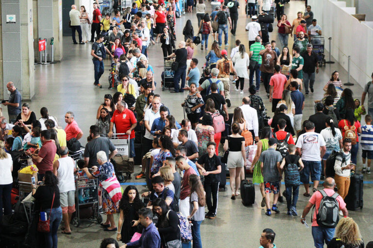 Anvisa terá que fornecer lista de passageiros que devem fazer quarentena