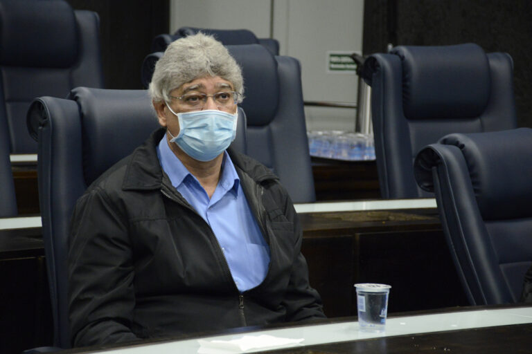 Veto a PL sobre dispensa de servidor para exame de próstata gera debate