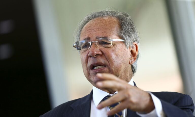 Ministro defende aumento “modesto e moderado” para Bolsa Família