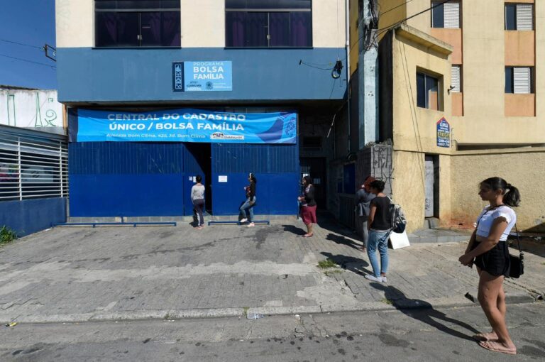Cadastro Único desatualizado impedirá a participação no novo Auxílio Brasil