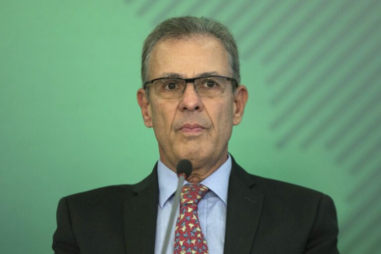Ministro diz que governo não trabalha com hipótese de racionamento