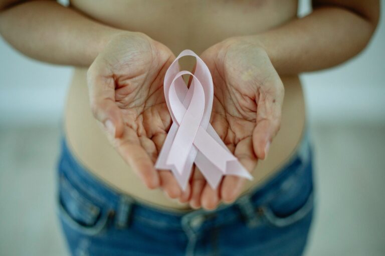Programação do Outubro Rosa tem palestras sobre prevenção ao câncer de mama e UBS abertas neste sábado