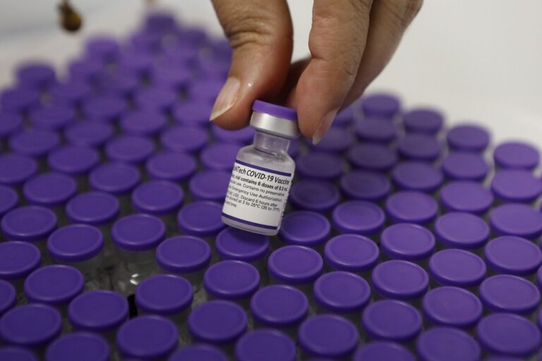 SP antecipa para 21 dias aplicação da segunda dose da vacina da Pfizer em adultos