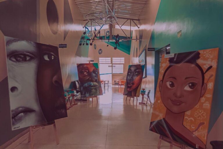 Exposição de artistas guarulhenses aborda questões raciais e diversidade cultural no CEU Parque São Miguel