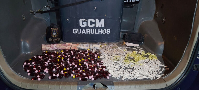 GCM flagra suspeitos de tráfico de drogas no Cocaia