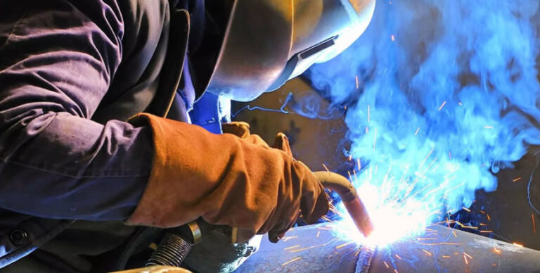 Prefeitura e Senai abrem vagas para curso de aprendizagem industrial de soldador
