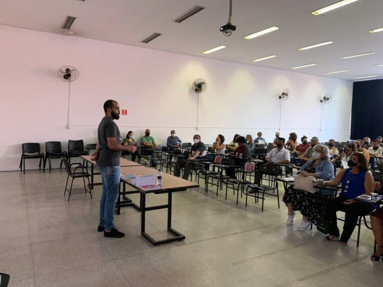 Conselheiros tutelares e equipe da Assistência Social participam de capacitação