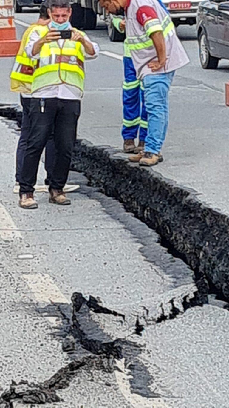 Prefeitura de Guarulhos oficia ANTT, União e CCR por afundamento de pistas da Via Dutra