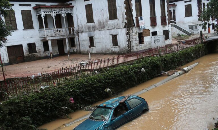 Temporal em Petrópolis deixa 44 mortos