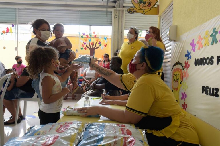 Guarulhos divulga cronograma de entrega do programa Leite em Casa
