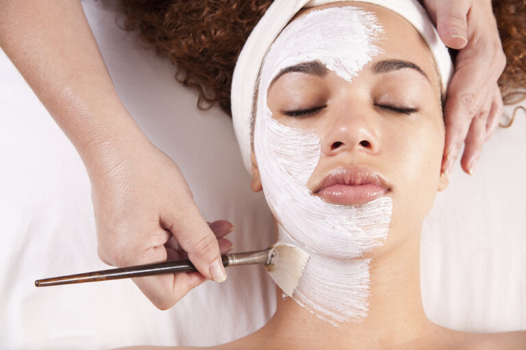 Cursos de corte e costura e estética básica estão com inscrições abertas até o dia 11