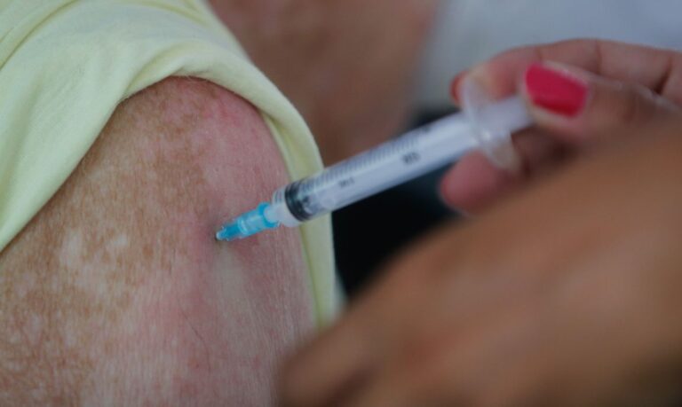SP anuncia 4ª dose contra covid-19 para pessoas acima de 60 anos