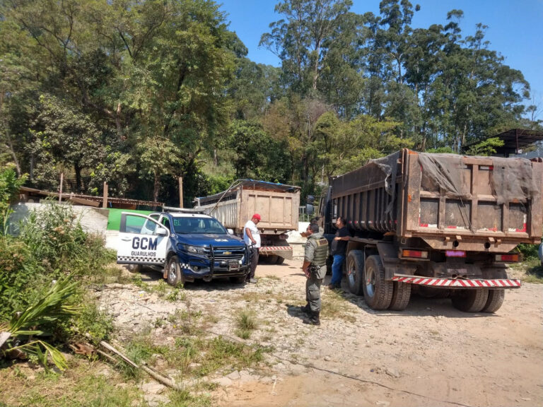 GCM flagra descarte irregular de resíduos no Cabuçu