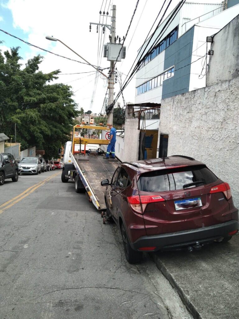 GCM autua e remove veículos das ruas no final de semana