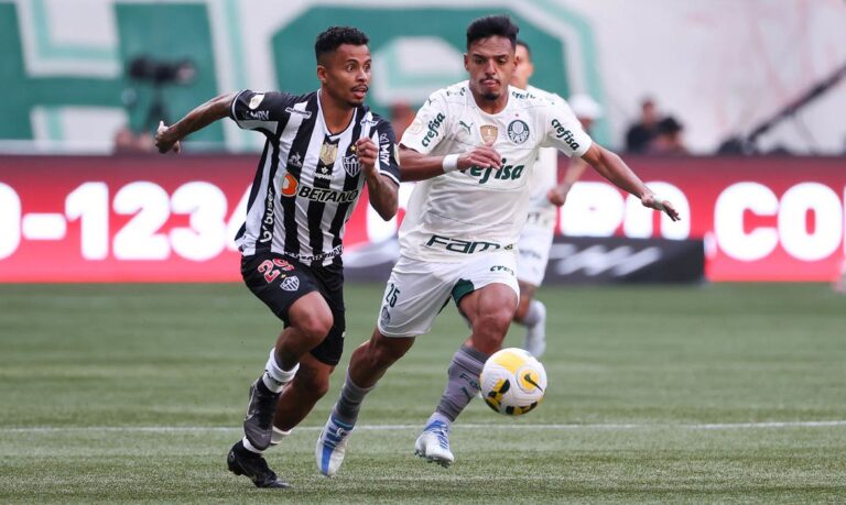 Palmeiras empata e Corinthians assume liderança do Brasileirão