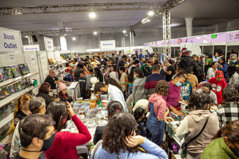 Bienal do Livro destina mais de 3 toneladas de resíduos a cooperativas do município