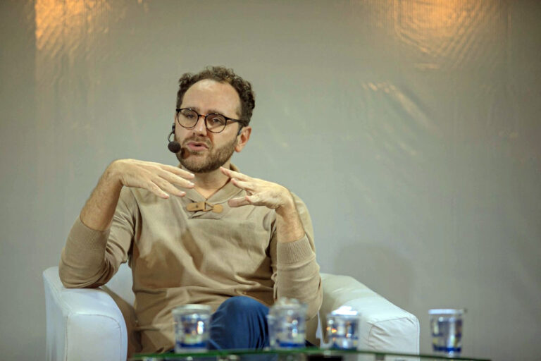 Bienal do Livro de Guarulhos promove bate-papo sobre infância com Paulo Fochi