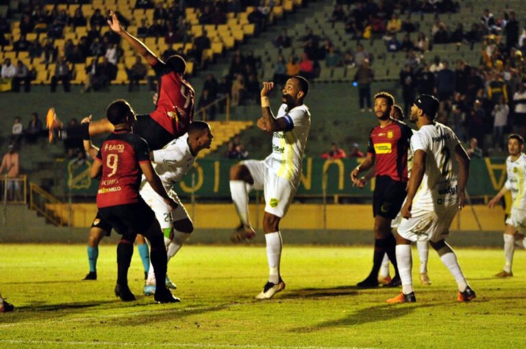 Flamengo e XV de Jaú decidem vaga nas semis do Paulista no domingo