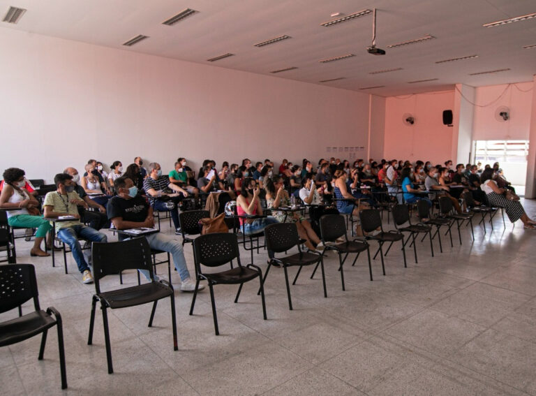 Aprovação de projeto de lei garante mais 220 profissionais para a educação de Guarulhos