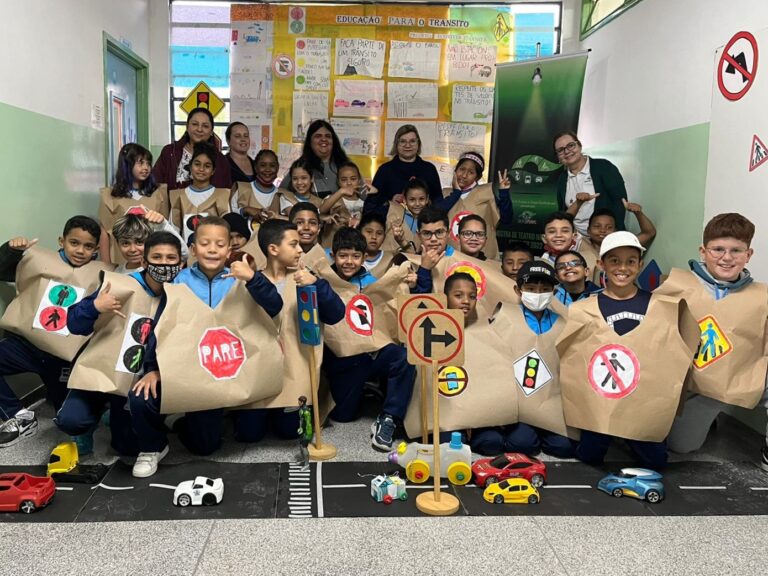 Alunos da rede municipal participam da Mostra de Teatro do Projeto Ecoviver