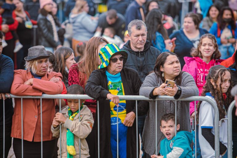 Desfile comemora o bicentenário da Independência com 9 mil pessoas no CEU Bonsucesso
