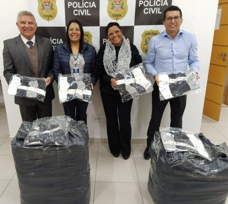 Fundo Social de Guarulhos recebe doação de meias da Polícia Civil