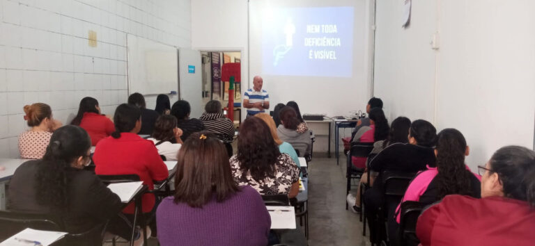 Prefeitura forma profissionais do transporte escolar no atendimento de pessoas com deficiência