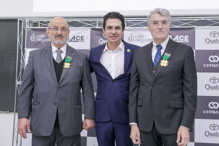 ‘Velha Guarda’ da ACE-Guarulhos recebe homenagem durante 9º Café com Negócios