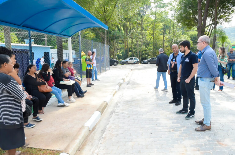 Prefeitura entrega baia exclusiva para embarque e desembarque de coletivos no Cabuçu