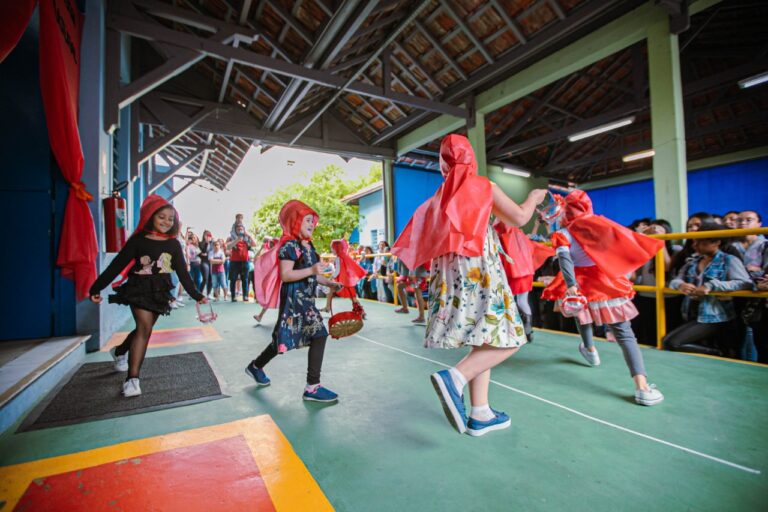 Escola municipal promove apresentações e exposições baseadas na literatura infantil