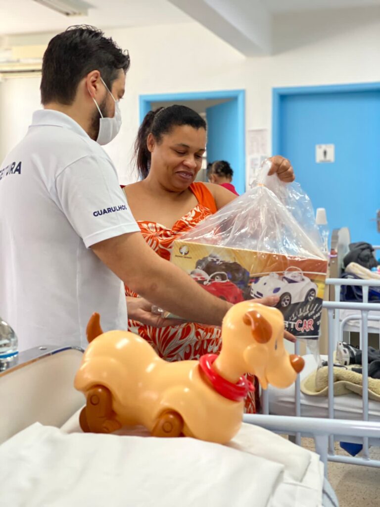 Pacientes do Hospital Municipal da Criança ganham brinquedos e kits de higiene