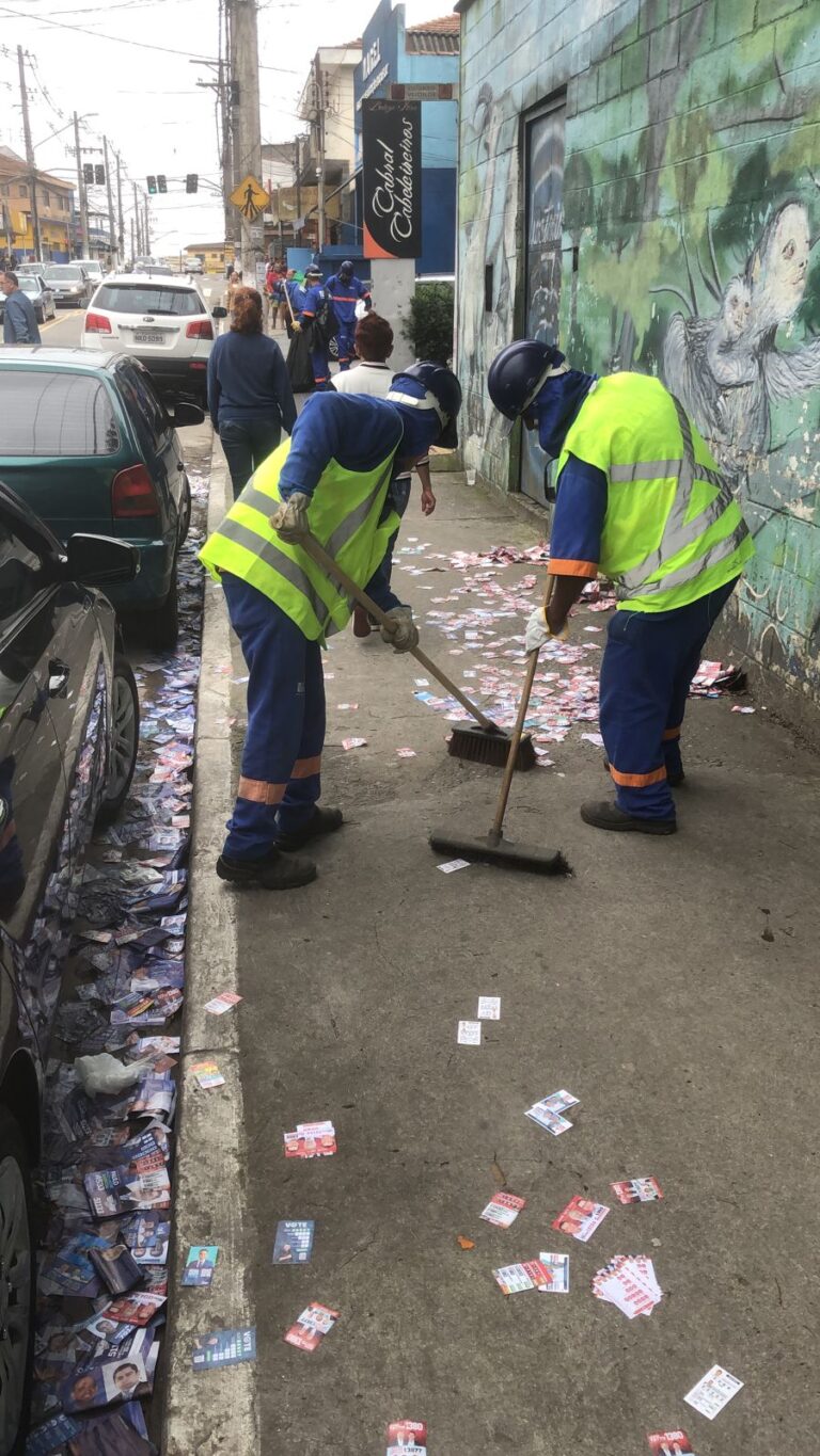 Prefeitura promove limpeza dos locais em que houve votação desde domingo