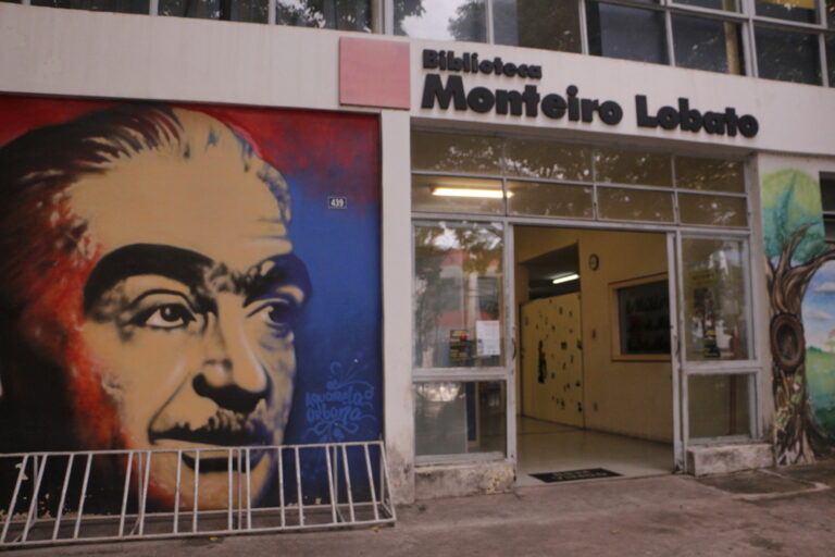 Sarau Literomusical celebra o aniversário de 82 anos da Biblioteca Monteiro Lobato