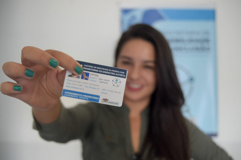Prefeitura emite 230 carteiras de identificação de pessoas com autismo em menos de dois meses