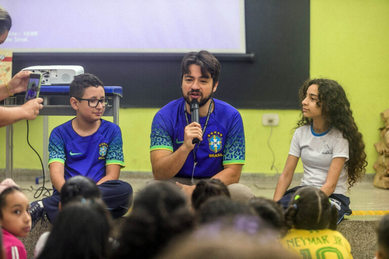 Projeto Voltando à Escola promove oficina de grafite na EPG Manuel Bandeira