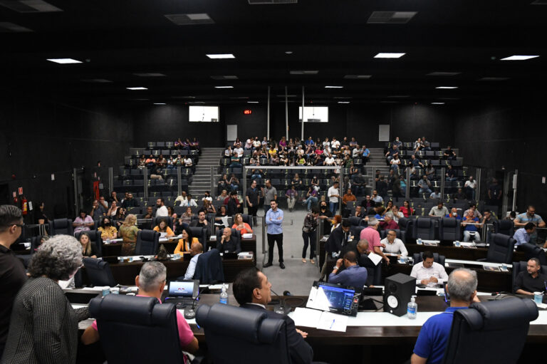 Vereadores votam e aprovam 25 projetos da Prefeitura em Sessão nesta sexta-feira, 16