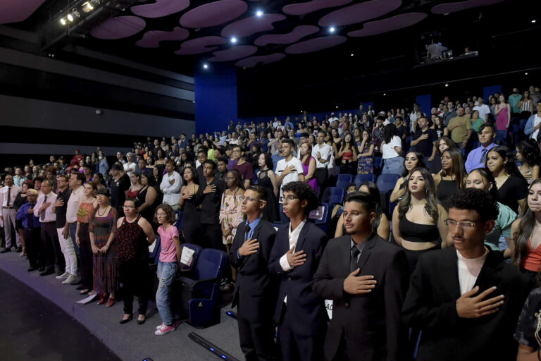 Prefeitura forma mais 230 jovens em cursos de qualificação profissional