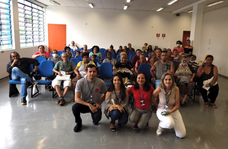 Gravidez na adolescência é tema de debate com famílias atendidas pelo Cras Acácio