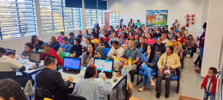Mais de 170 famílias são atendidas no mutirão do CadÚnico