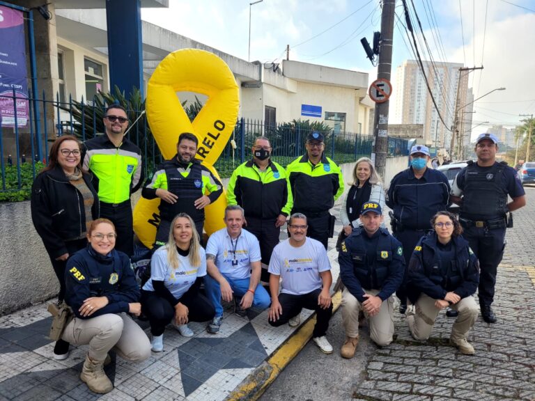 Integrantes do Grupo de Segurança Viária doam sangue no hemocentro do Hospital Stella Maris