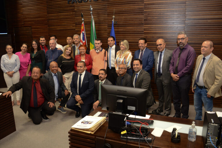 Presidente Ticiano Americano apresenta projeto para facilitar mobilidade de deficientes visuais