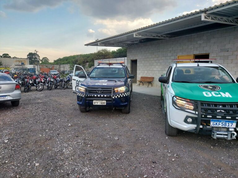 GCM apreende caminhão por transporte clandestino de resíduos sólidos no Cabuçu