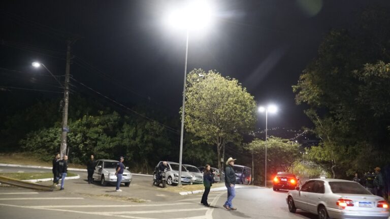 Avenida Monte Alegre recebe mais 22 pontos de iluminação pública