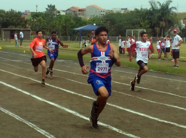 Iniciação Esportiva reúne 400 alunos de vôlei e atletismo na 2ª edição do Internúcleos
