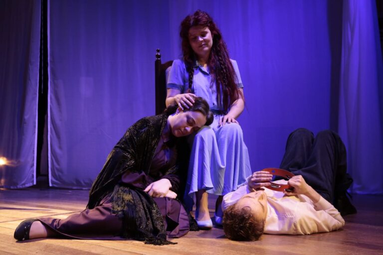 Ópera de Gian Carlo Menotti traz mistério e suspense ao Teatro Padre Bento