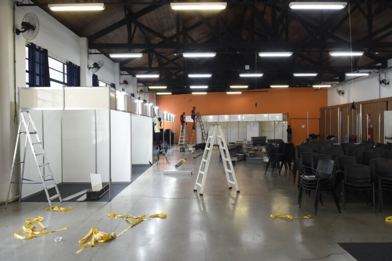 Feira do Estudante de Guarulhos inicia a montagem dos estandes no Adamastor
