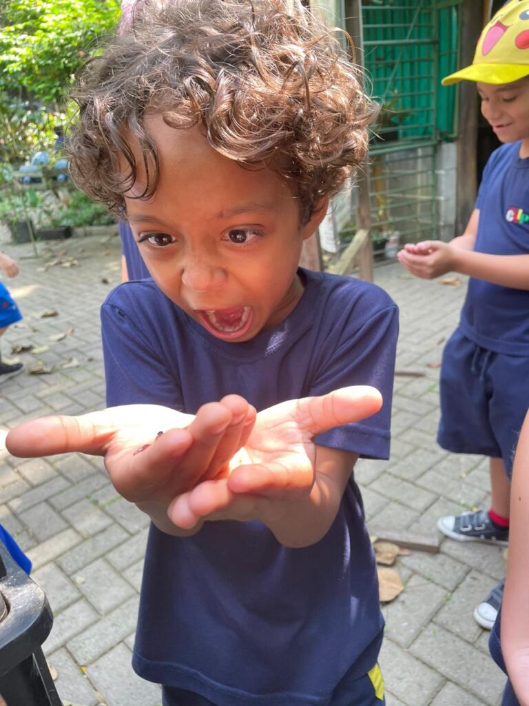 Crianças participam de atividades de educação ambiental no Bosque Maia