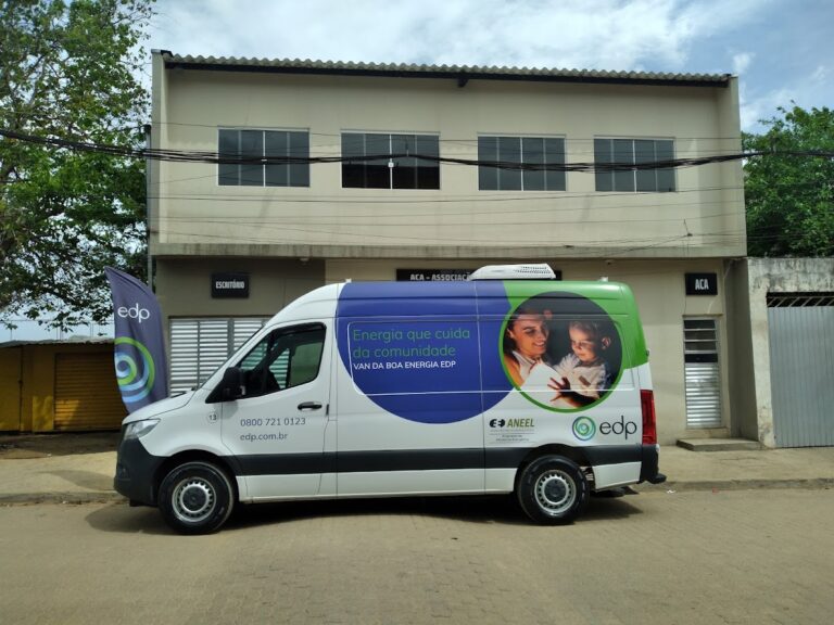 Vans da EDP levam serviços e informações aos bairros Anita Garibaldi, Jardim Fortaleza e Cabuçu